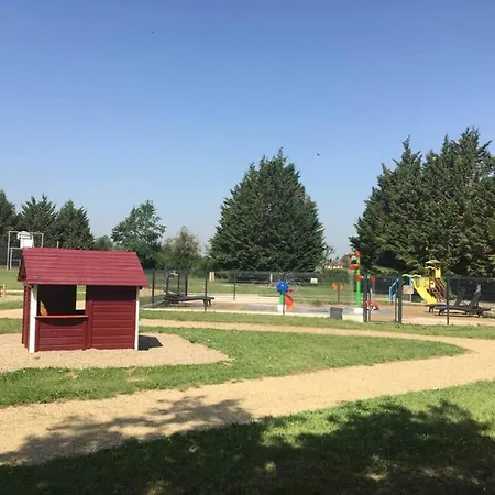 Familial Dans Le Bocage Bourbonnais Avec Jardin Prive - Fr-1-489-93 *