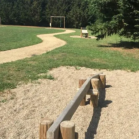 Nyaraló Familial Dans Le Bocage Bourbonnais Avec Jardin Prive - Fr-1-489-93 *