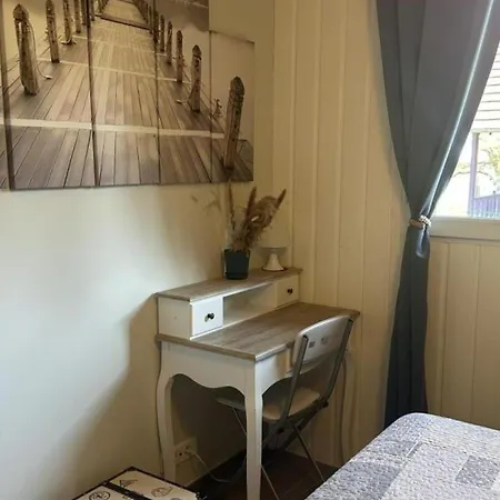 Familial Dans Le Bocage Bourbonnais Avec Jardin Prive - Fr-1-489-93 Meillard