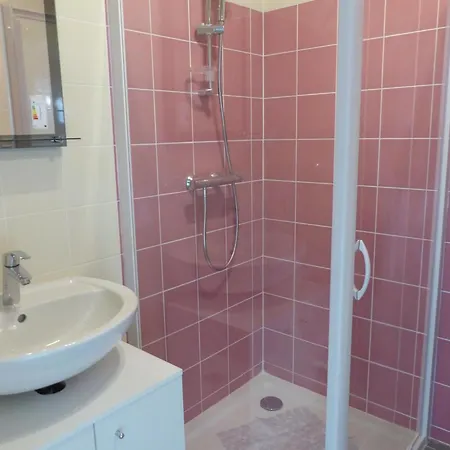 Familial Dans Le Bocage Bourbonnais Avec Jardin Prive - Fr-1-489-93 *