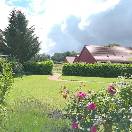 Familial Dans Le Bocage Bourbonnais Avec Jardin Prive - Fr-1-489-93 Meillard