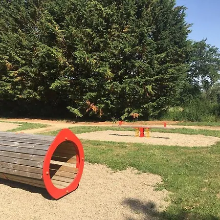 Familial Dans Le Bocage Bourbonnais Avec Jardin Prive - Fr-1-489-93 Meillard