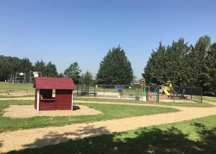 Familial Dans Le Bocage Bourbonnais Avec Jardin Prive - Fr-1-489-93 *