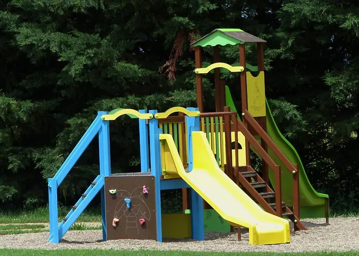 Familial Dans Le Bocage Bourbonnais Avec Jardin Prive - Fr-1-489-93 Holiday home