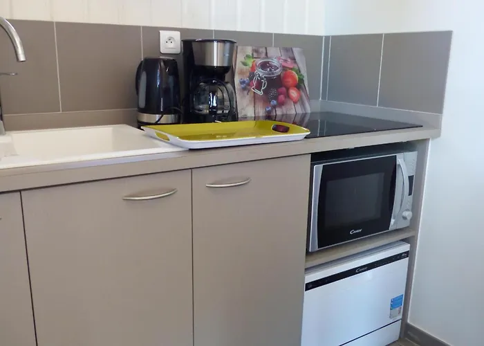 Familial Dans Le Bocage Bourbonnais Avec Jardin Prive - Fr-1-489-93 Holiday home