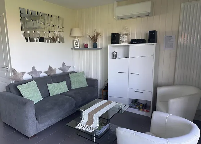 Familial Dans Le Bocage Bourbonnais Avec Jardin Prive - Fr-1-489-93